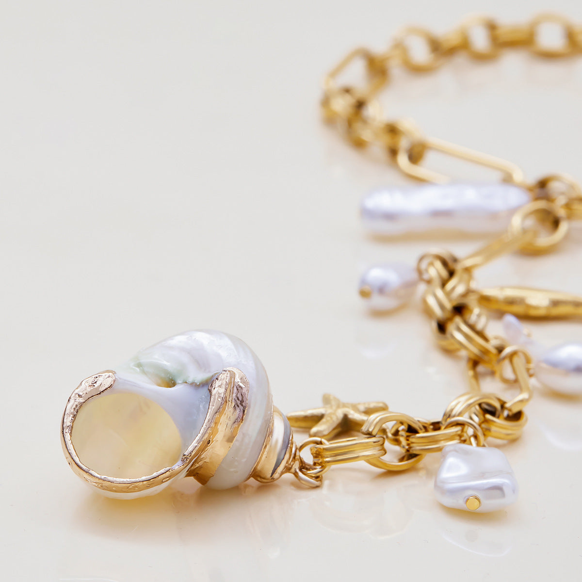 Minimalist Y-Chain Necklace with Conch Pendant – High-Grade Stainless Steel